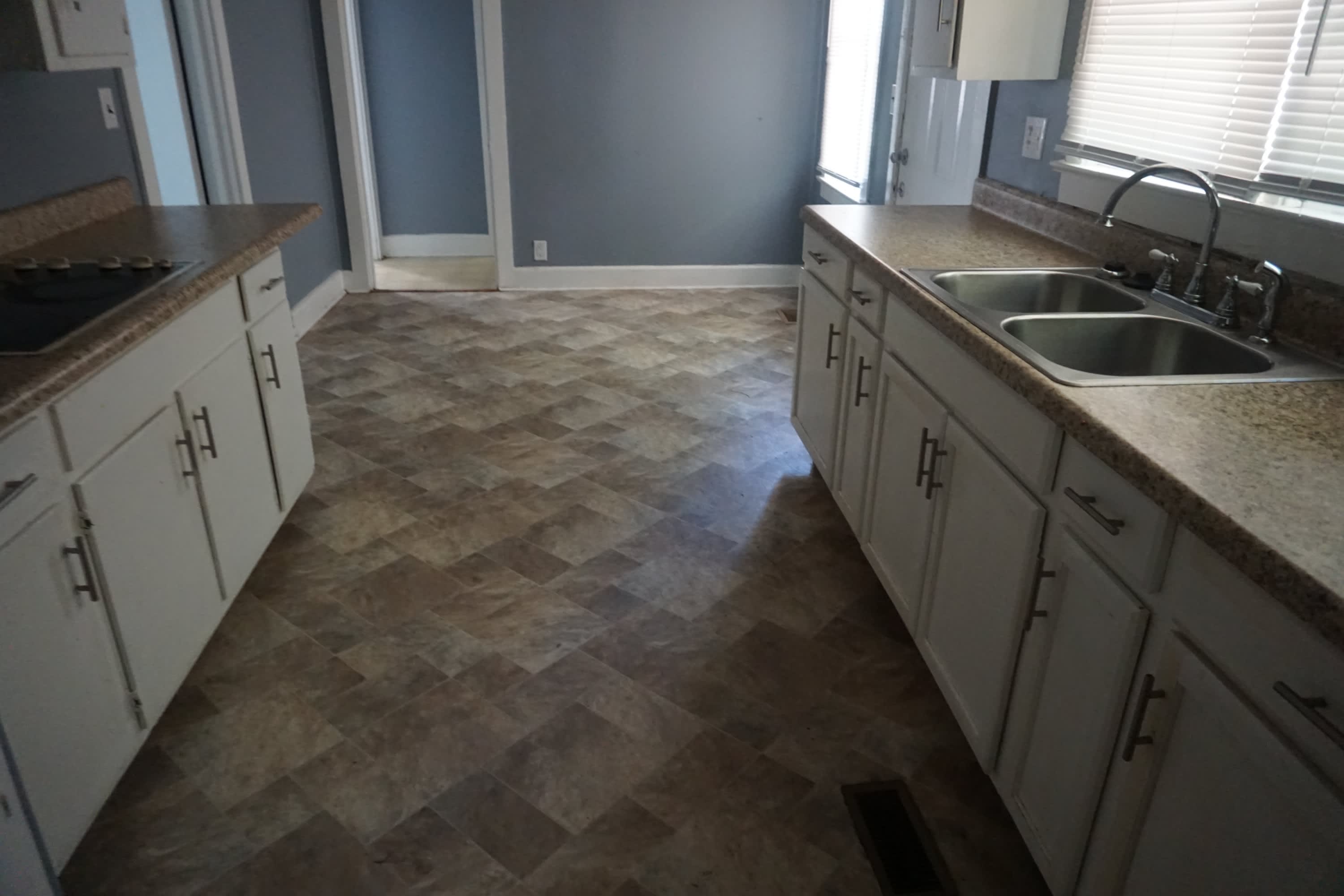 215 Evans St – photo 2