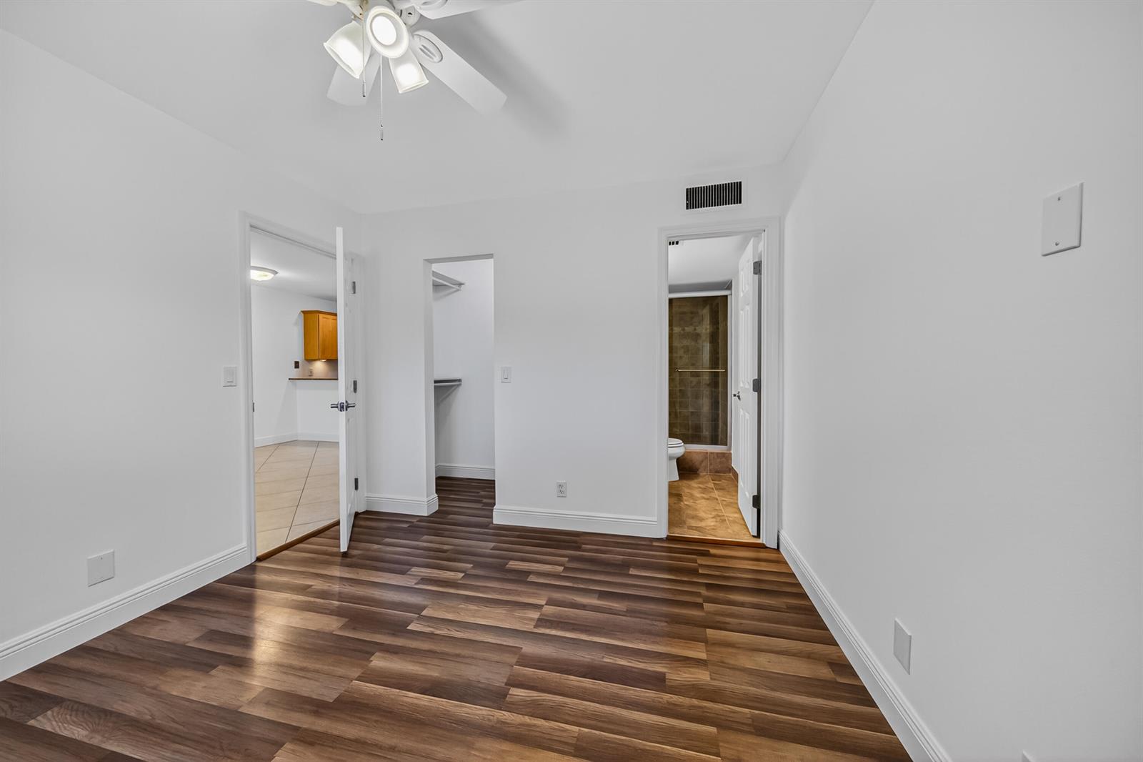 2907 Northeast 8th Terrace – photo 4