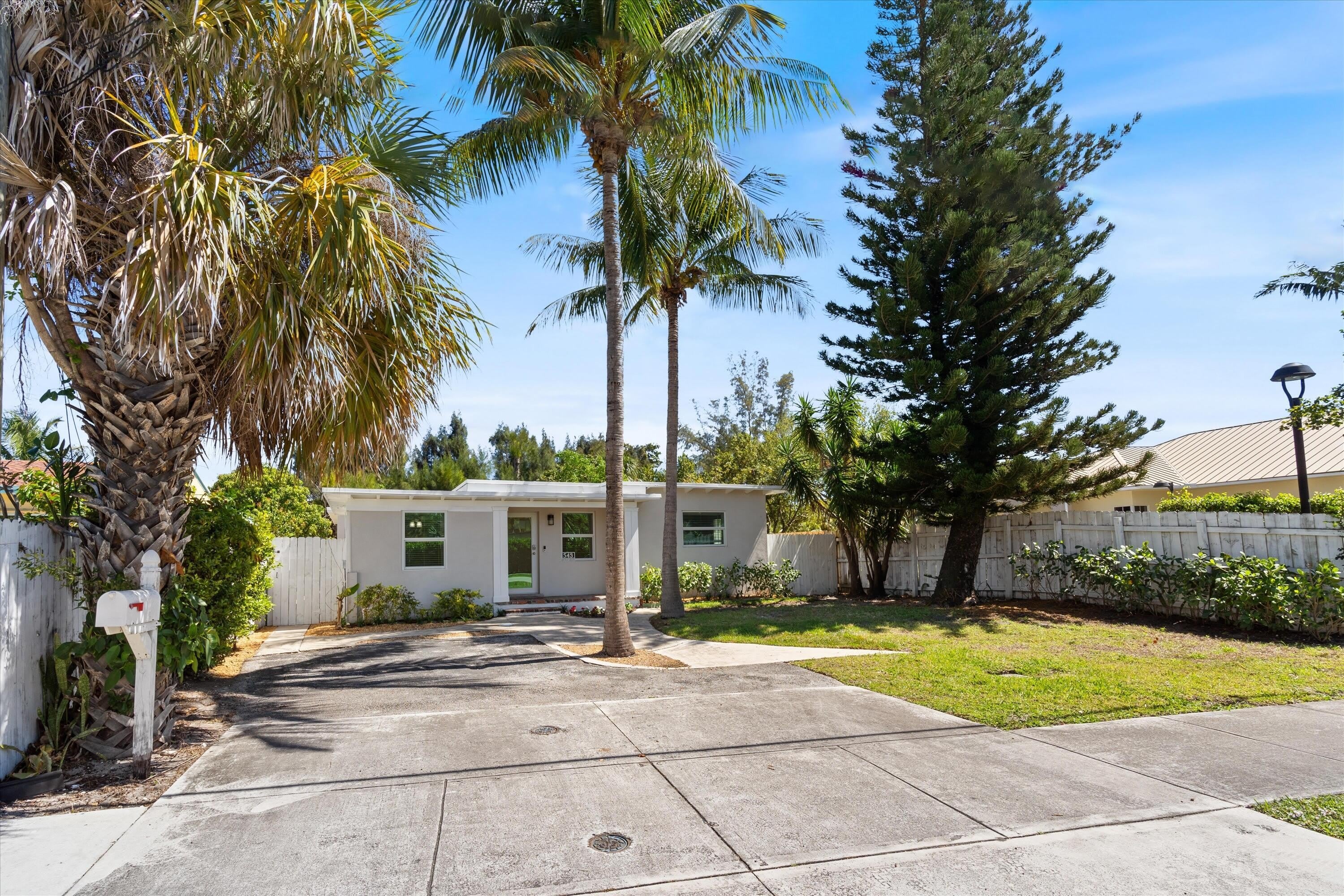543 NE 3rd Avenue – photo 4