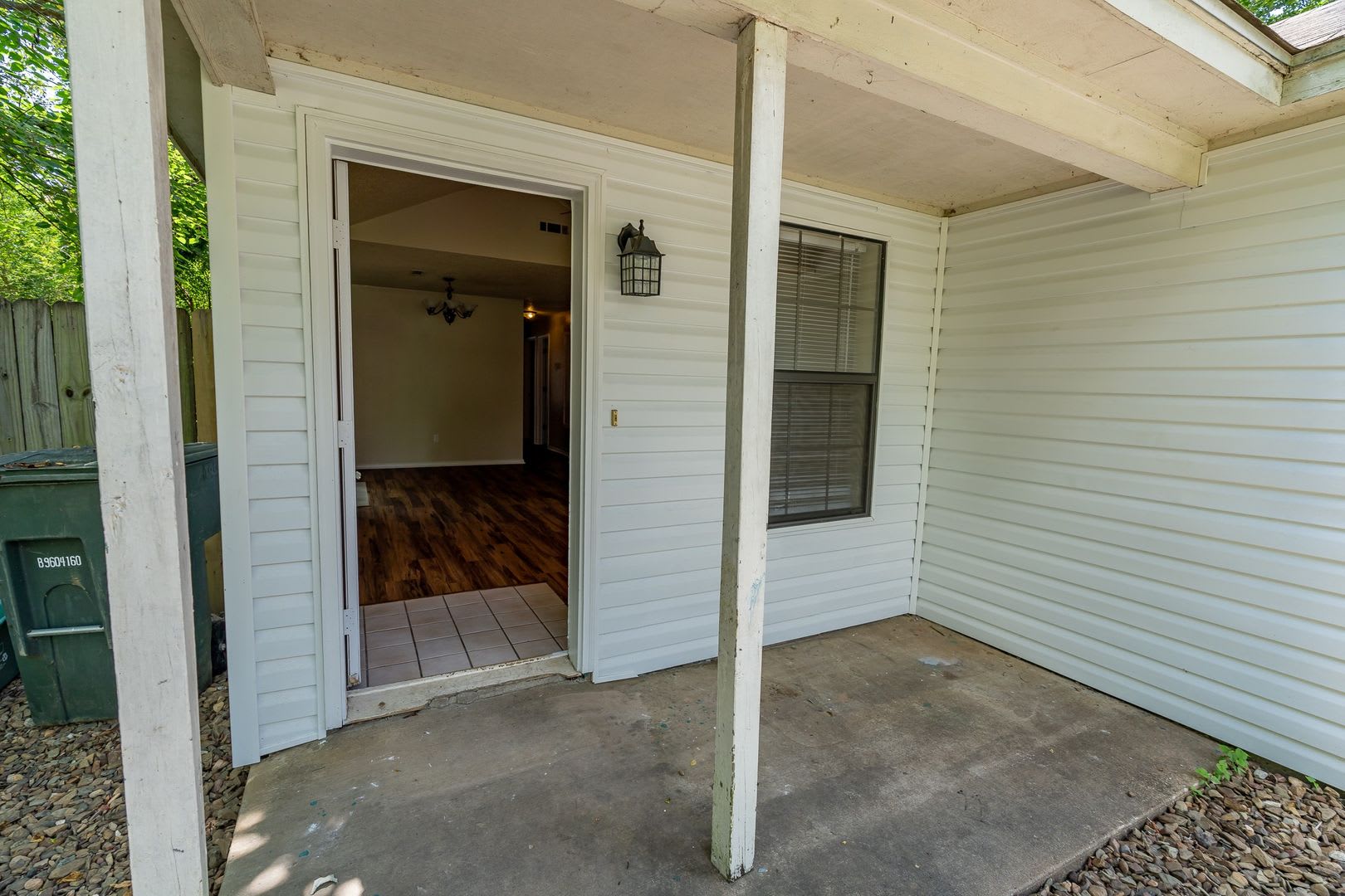 Refreshed 3 BR/2 BA home near I-49/UofA! Large fenced yard! – photo 2