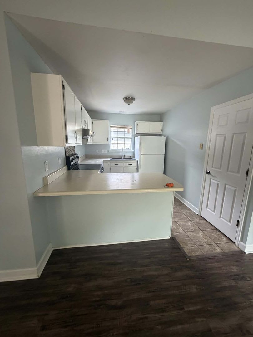 Fenced in 3 Bedroom Home Close to Base! – photo 3