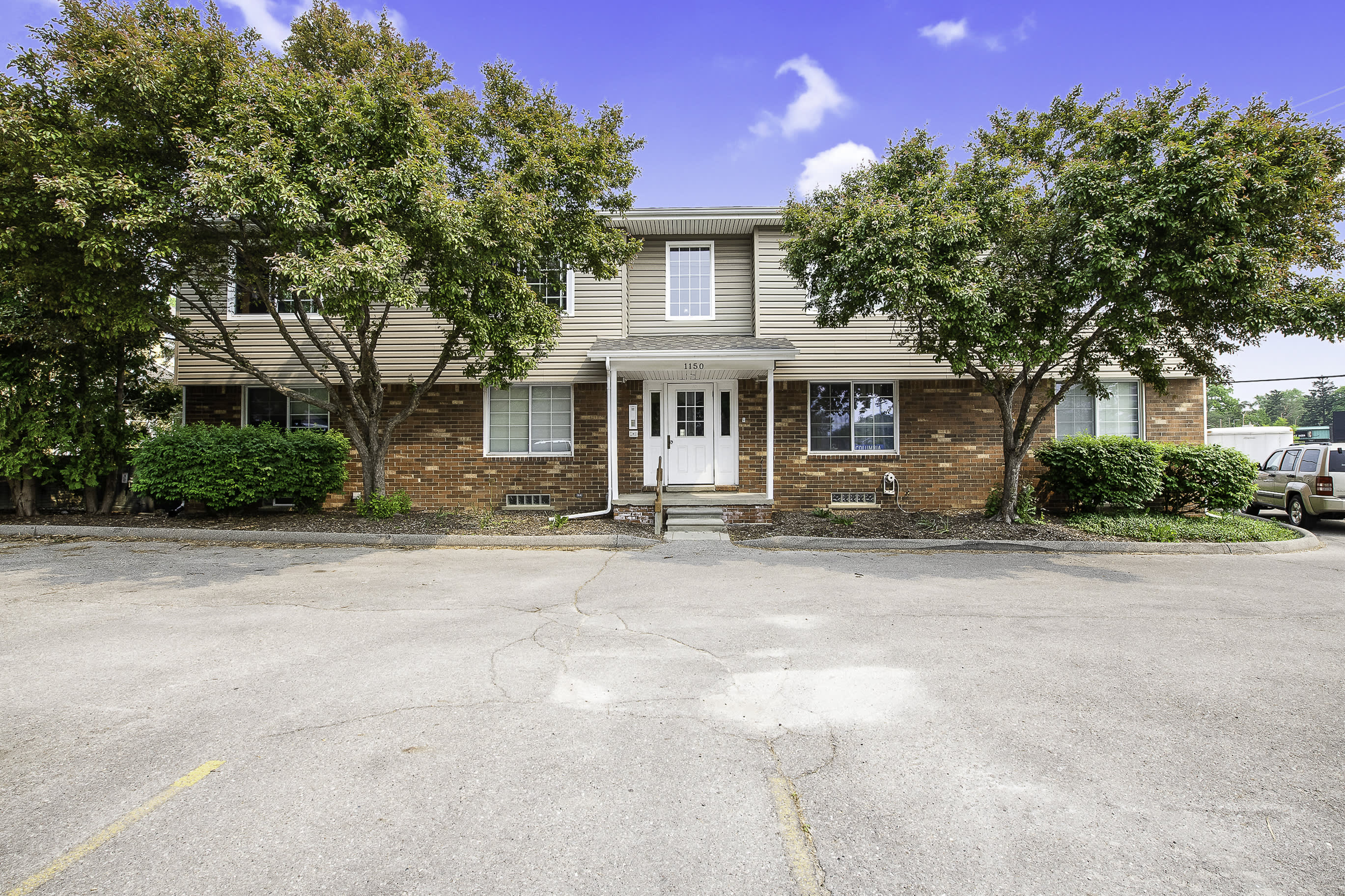 1150 Catalpa Drive – photo 1