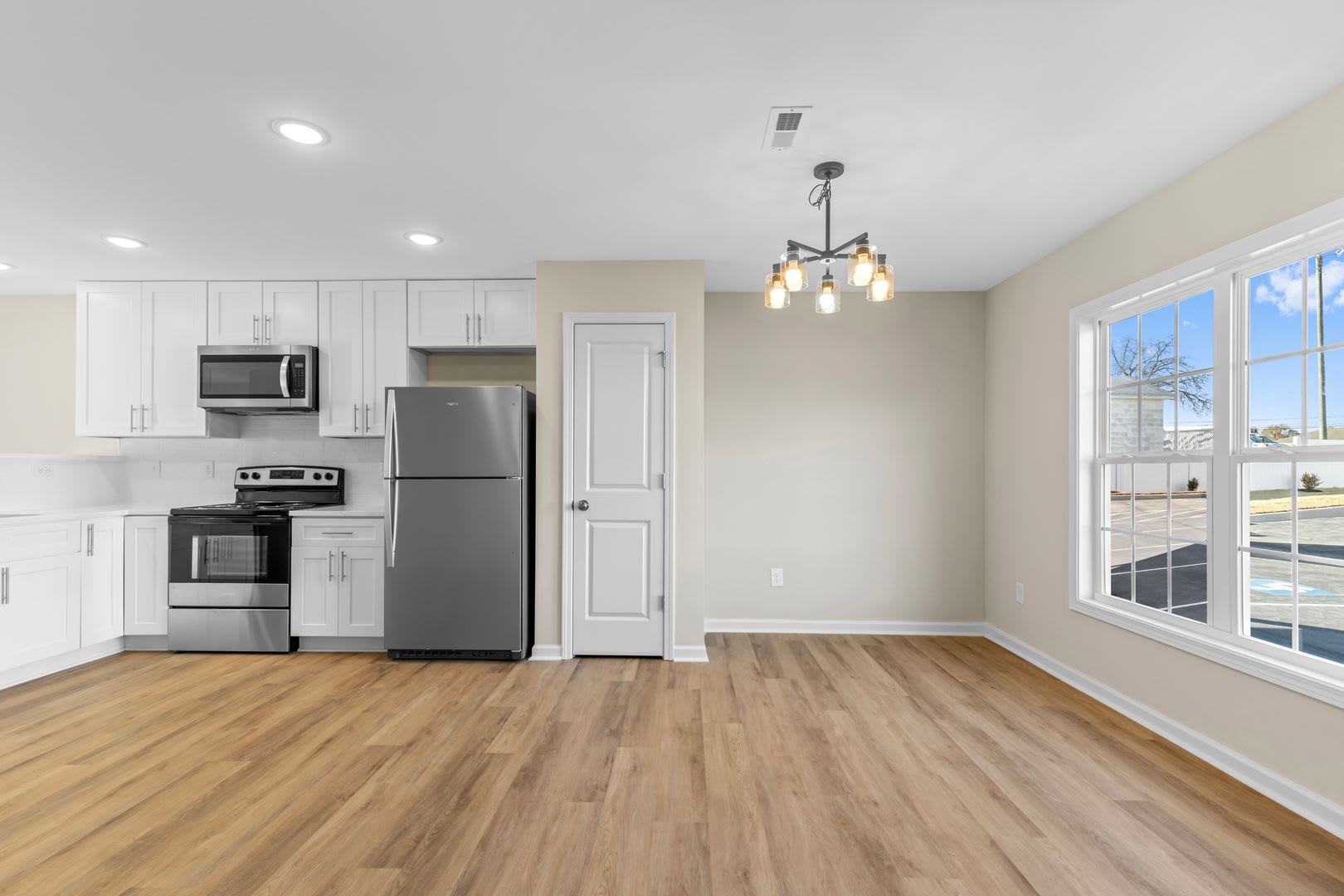 Military Special Expires 8 31 Small Luxury Community New Construction Townhouses Minuets From Fort Bragg Pet Friendly – photo 5