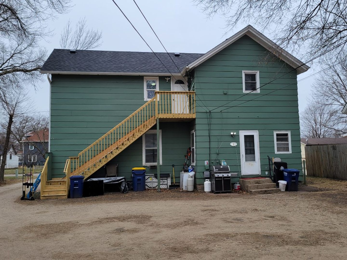 Newly refreshed 2 bedroom, 1 bath in duplex. Large yard in quiet neighborhood in Faribault. – photo 2