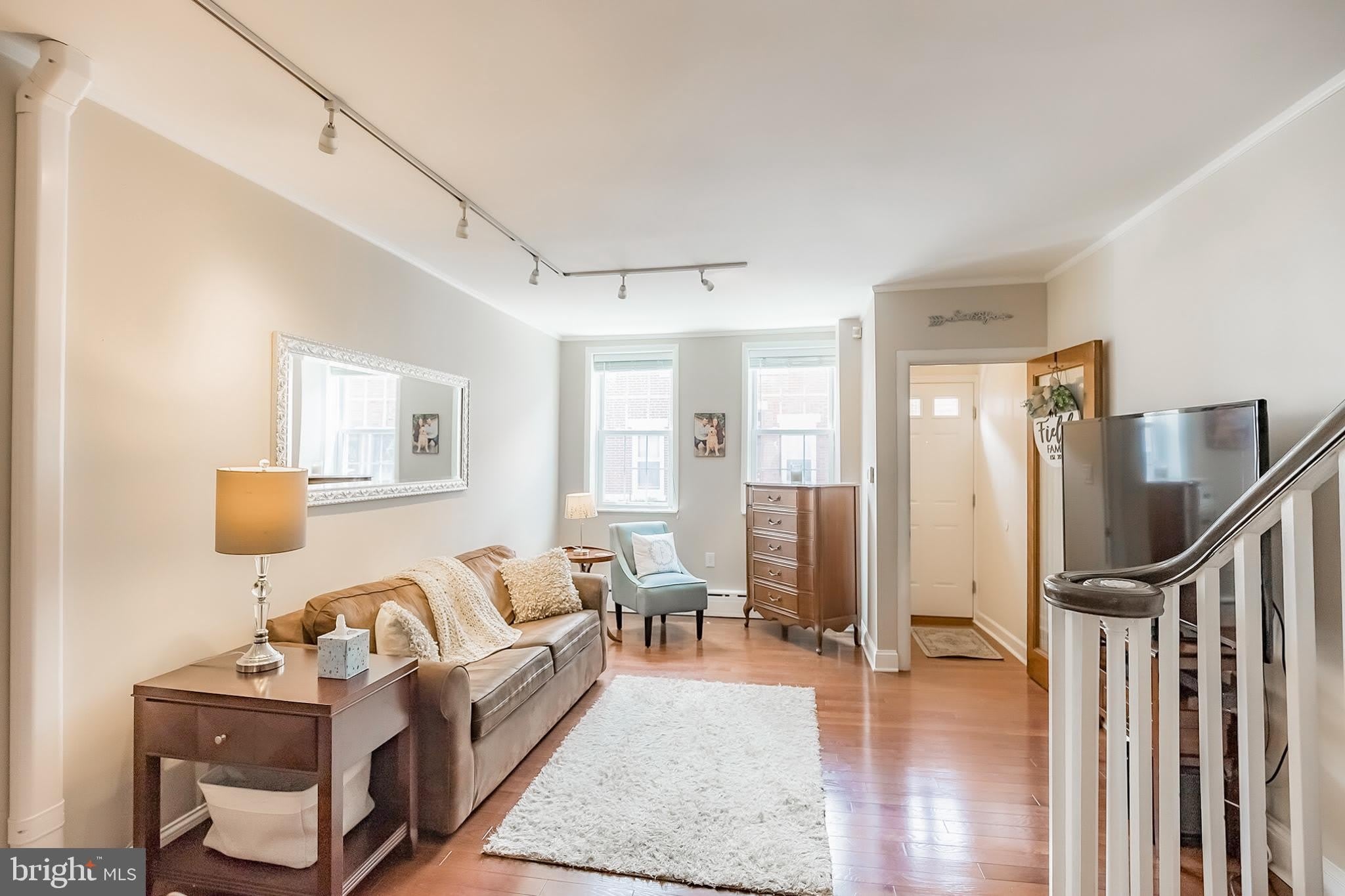 1045 MERCY Street – photo 2