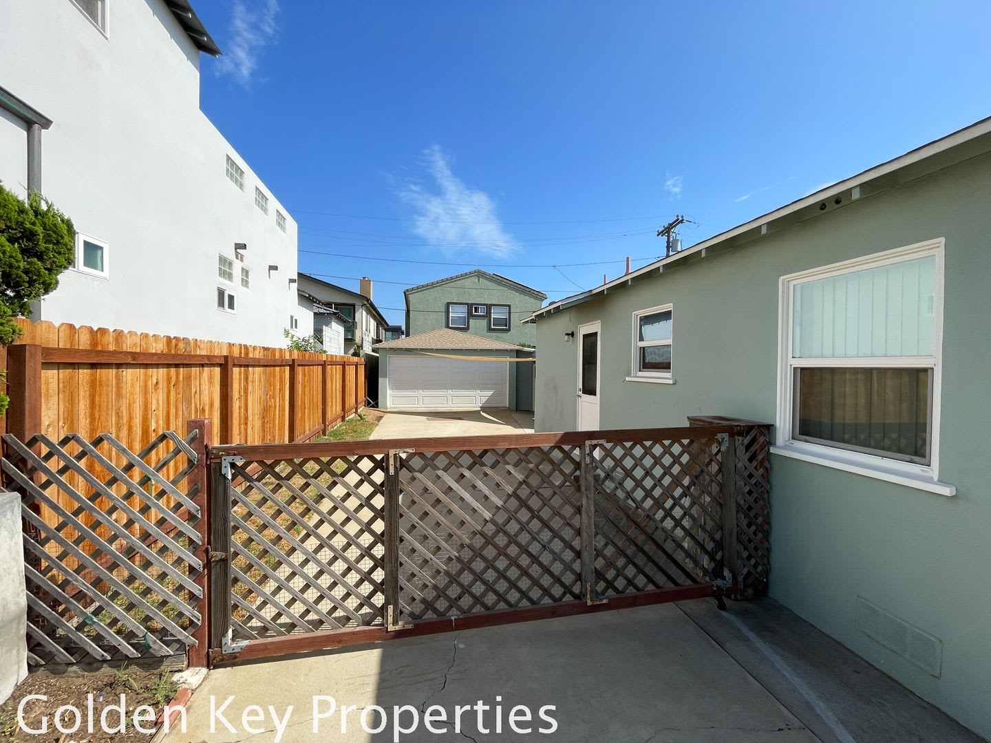1BR/1BA Home with detached 2 Car Garage! Minutes from the beach! – photo 4