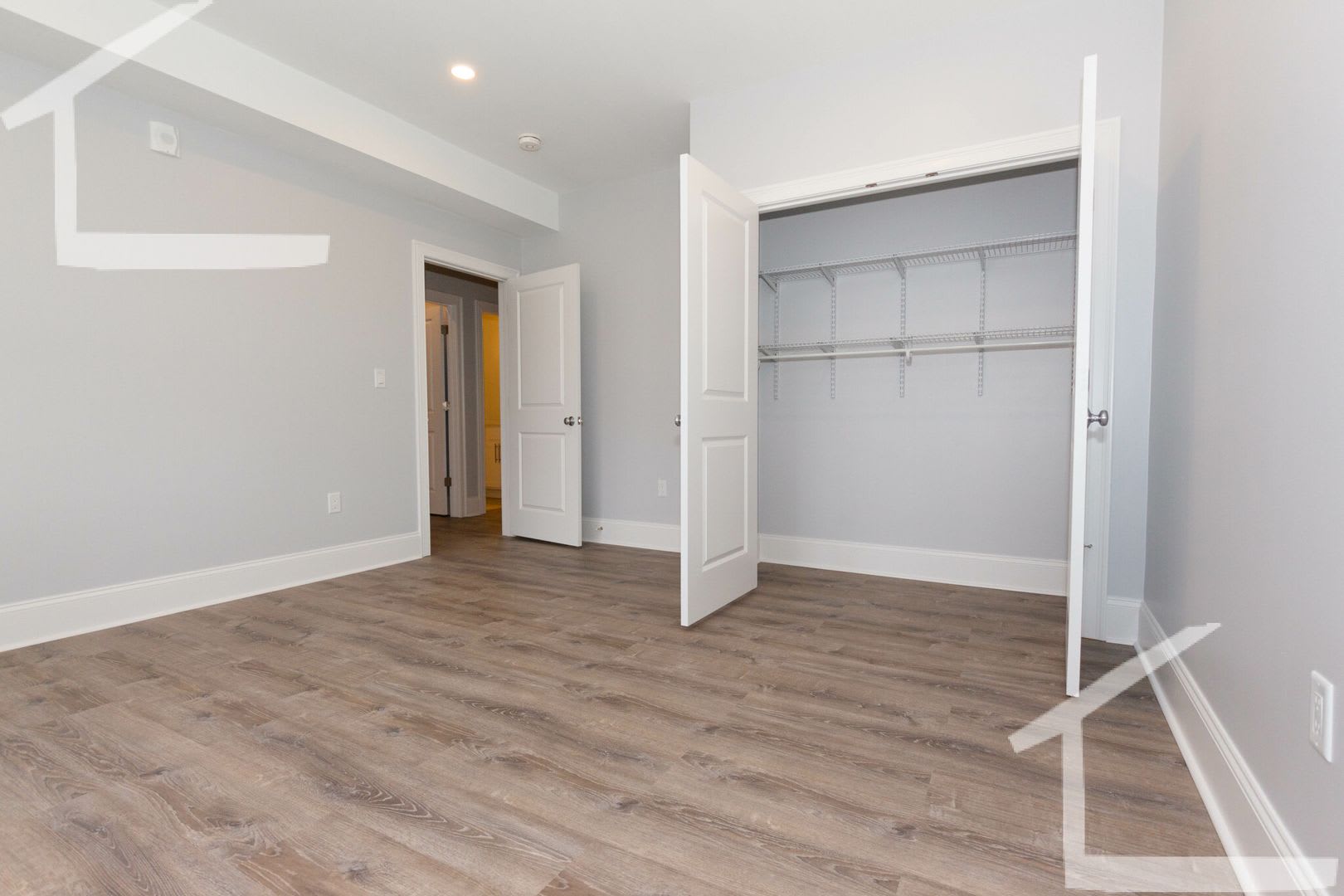 State Of The Art Luxury Apartment W Laundry In Unit Central Ac Beautiful Quiet Street No Fee No Last Month Upfront – photo 5