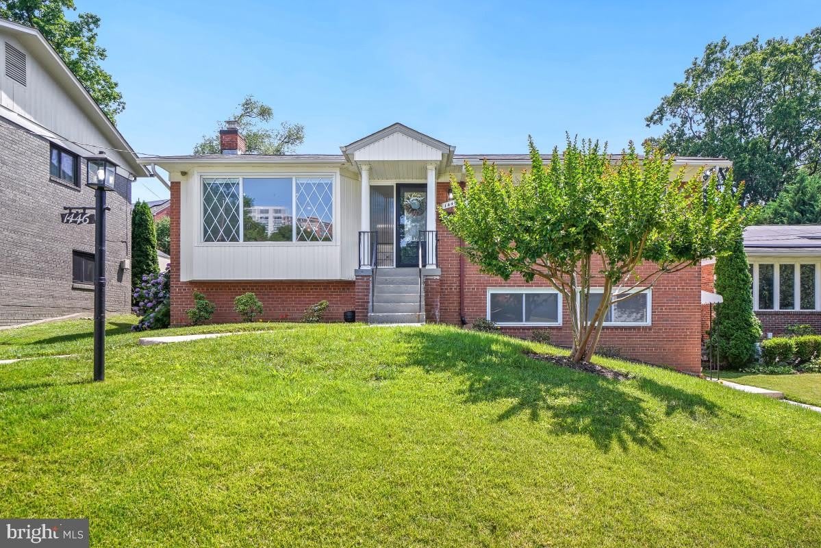 1446 ROXANNA Road NW – photo 1
