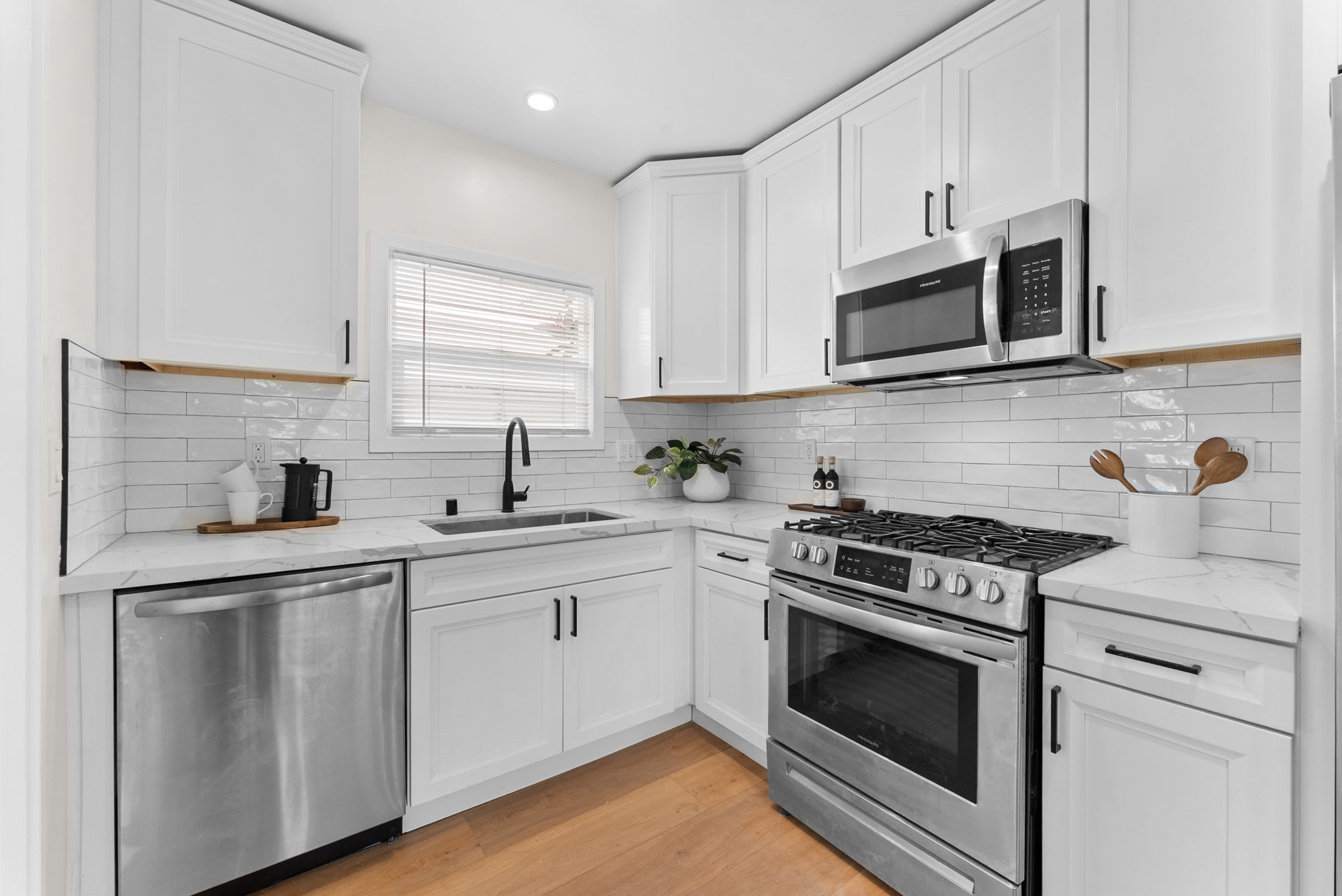 2556 B Street – photo 2
