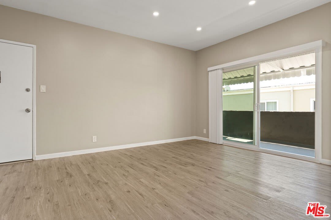 1232 N Mccadden Pl – photo 2