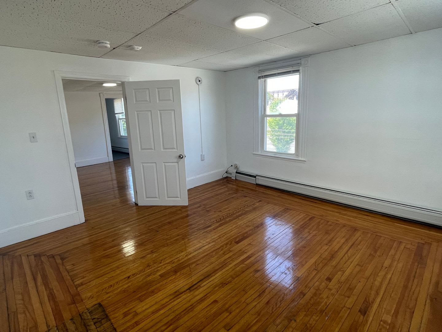 Two-bedroom 3rd floor updated apartment for rent -$1450 Pittsfield – photo 3