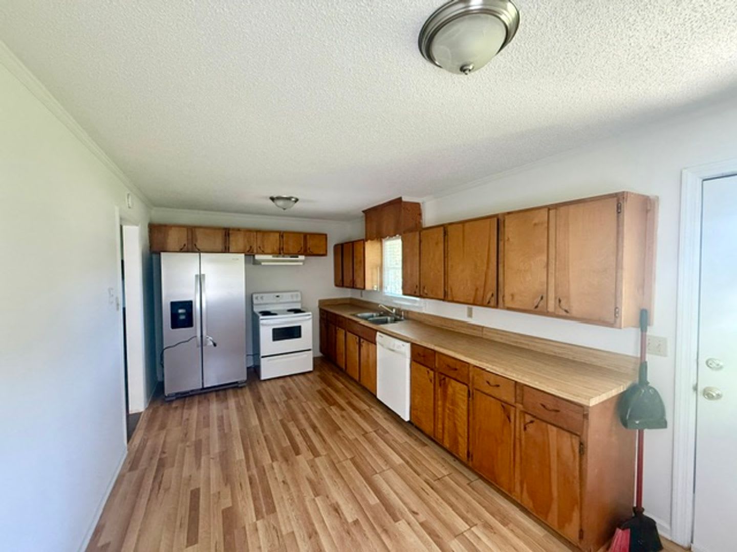Three Bedroom 1 Bath Brick Ranch In Liberty – photo 4