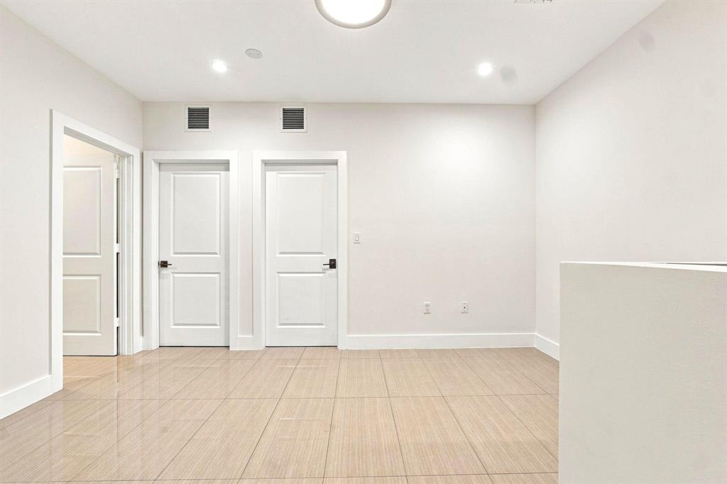 432 NE 16 Street – photo 4