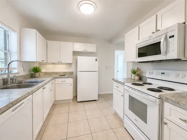 2211 W. Woodlawn Ave. – photo 2