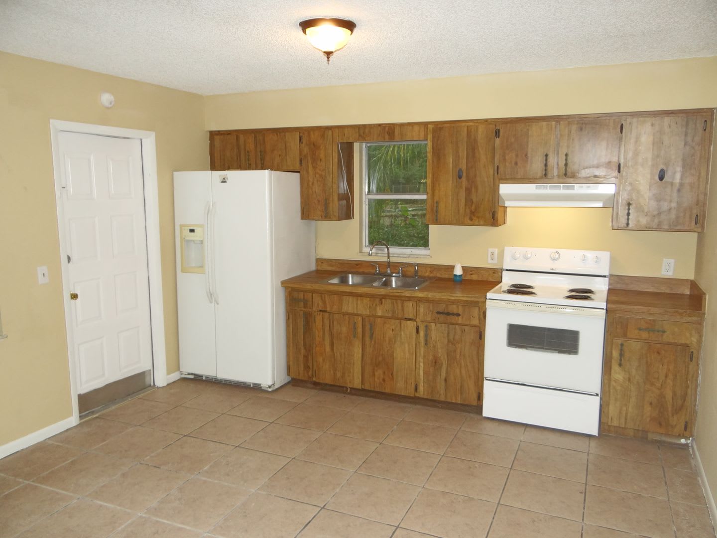 Rent Is 1 2 Price 1St Month 2 Bed 1 Bath – photo 3