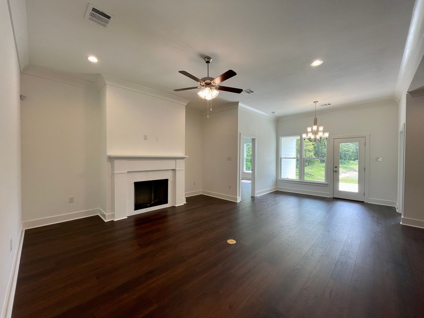Must see home in Denham Springs on the lake!-$500 off first months rent with 30 day move in! – photo 3