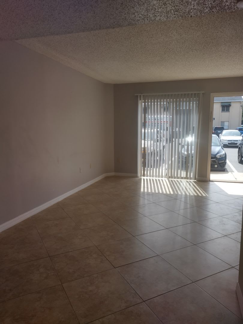 Cozy Upgraded 1Bedroom Condo – photo 4