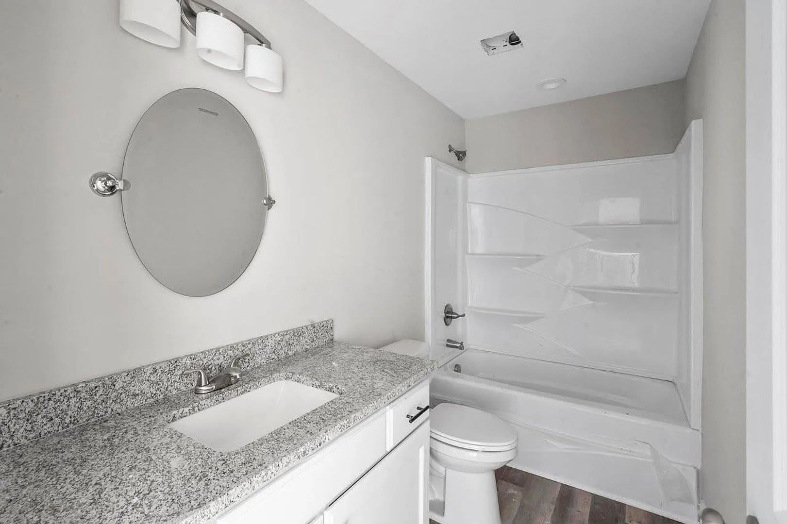 Room In 4 Bedroom Home At Kenhill Dr – photo 4