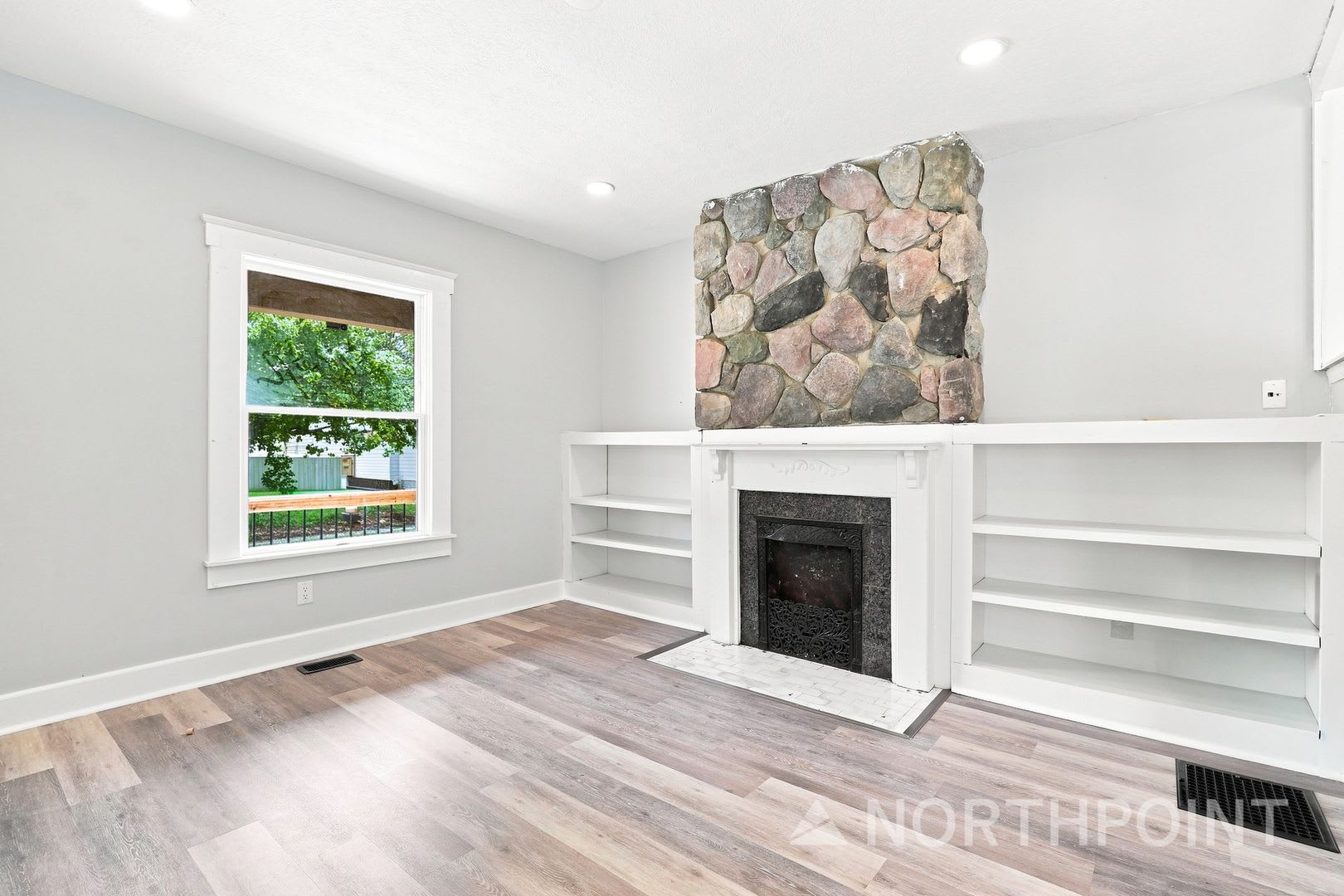 Beautifully renovated three bedroom home – photo 3