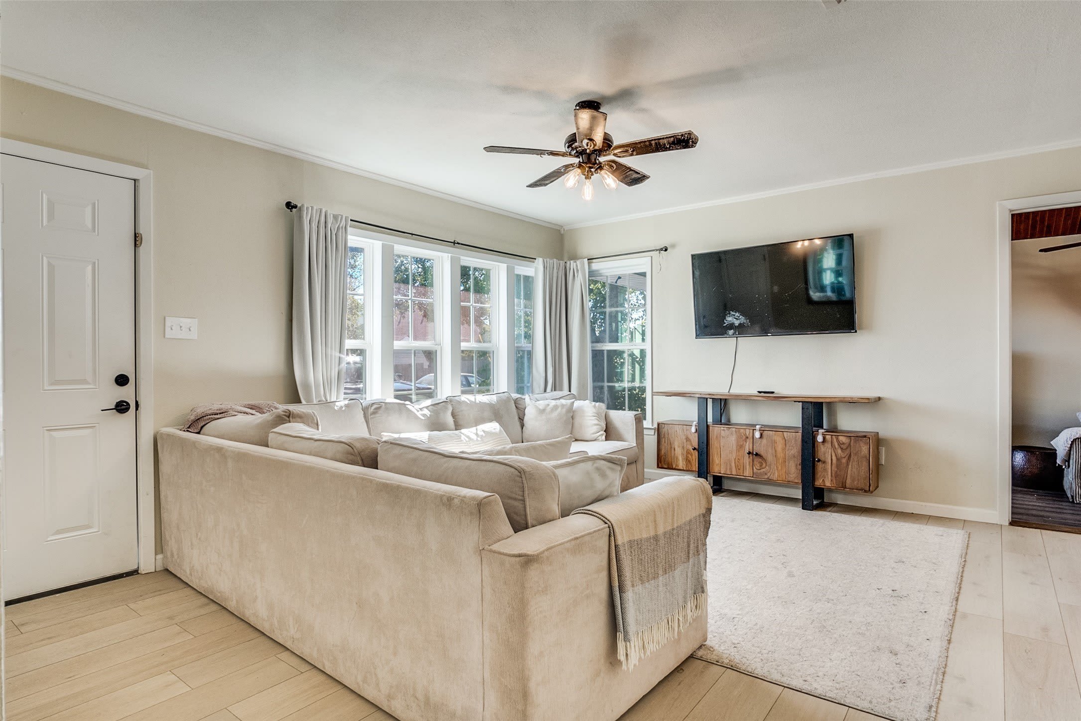 910 Norton Street – photo 2
