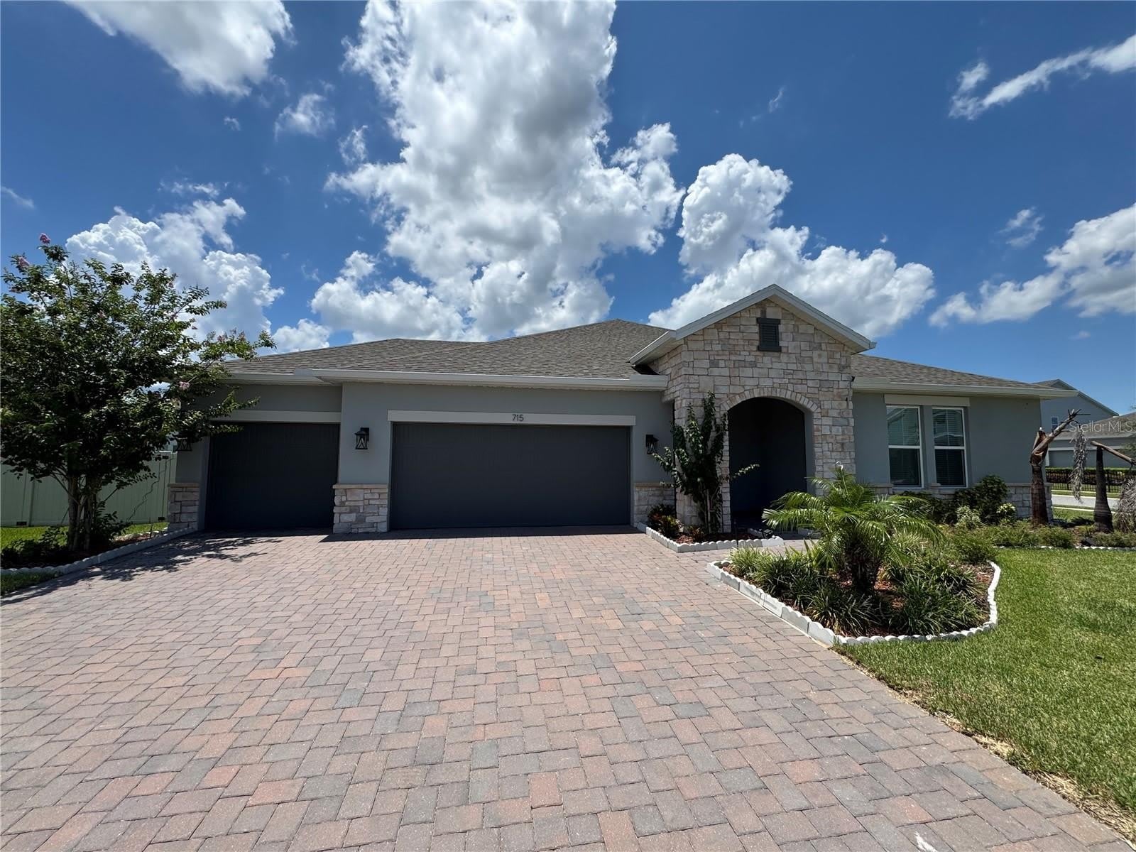715 BLUE CITRUS Lane – photo 1