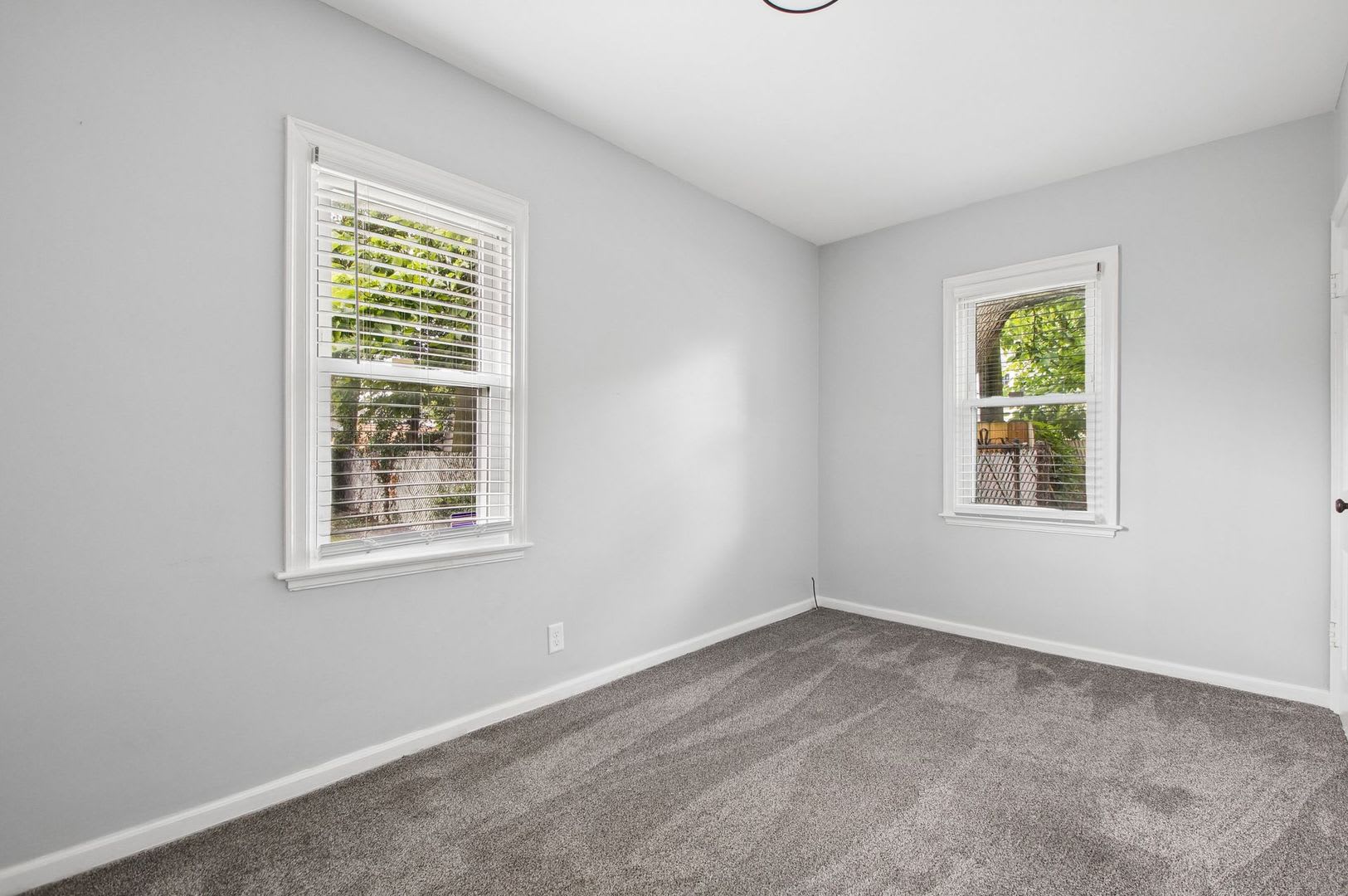 Remodeled Clintonville Cape Cod w/Private Yard & Garage!- Move in Special – photo 5