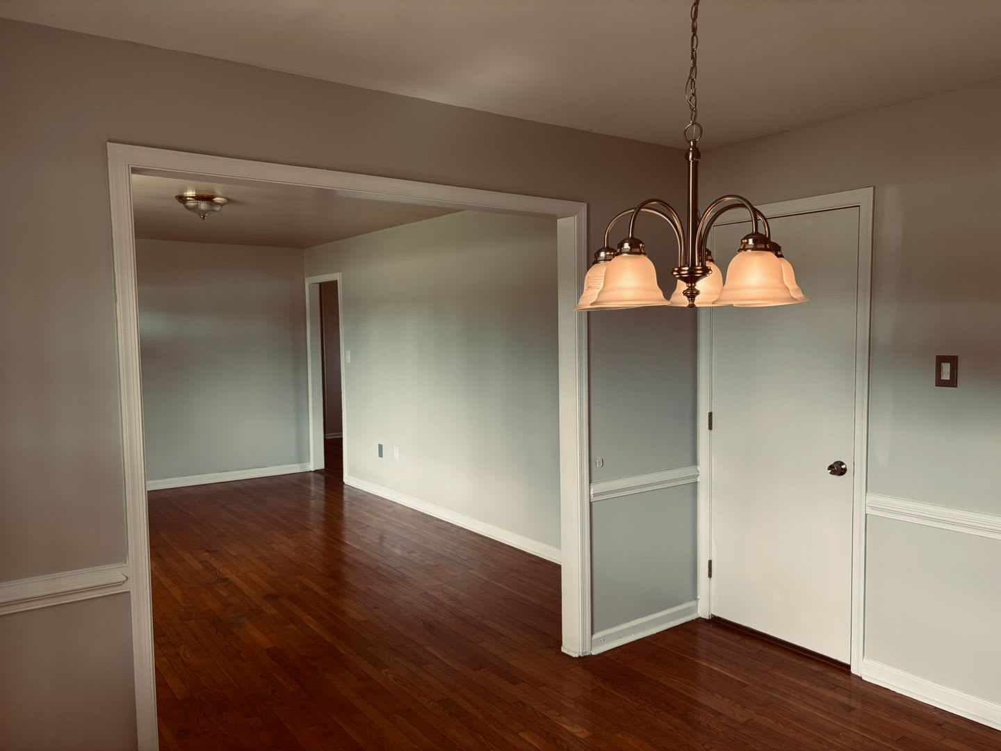 Large 3 bedroom brick rancher with 1.5 bathrooms. – photo 5