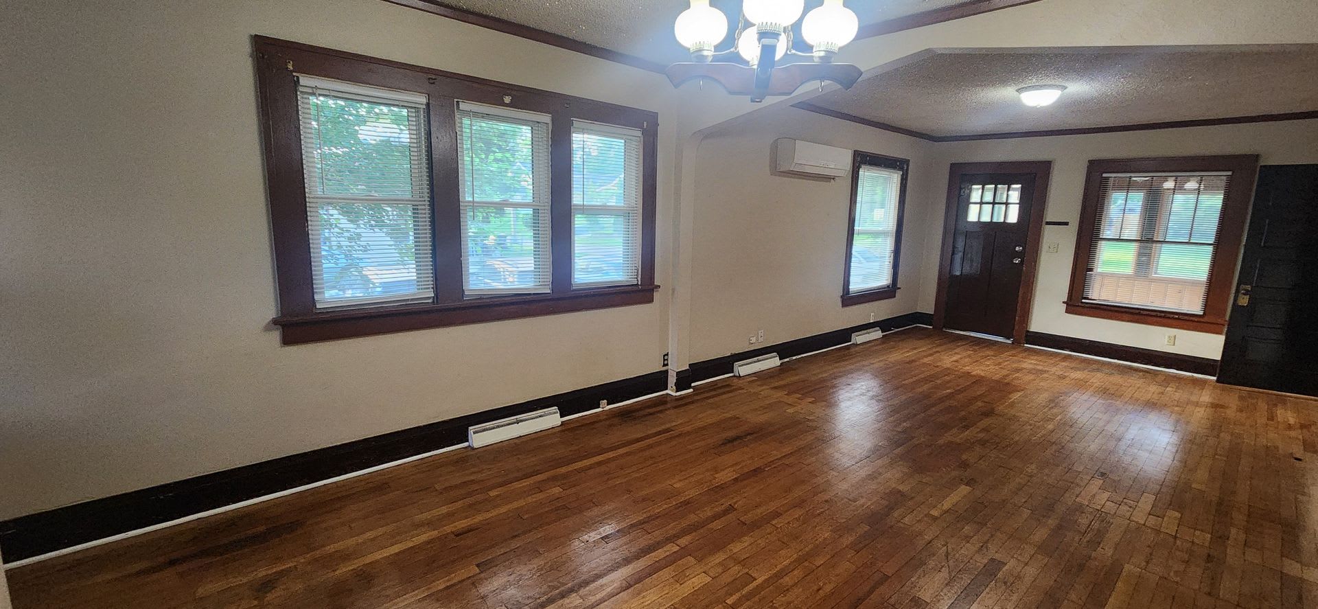 Fully fenced yard with stainless steel appliances including gas stove! – photo 4