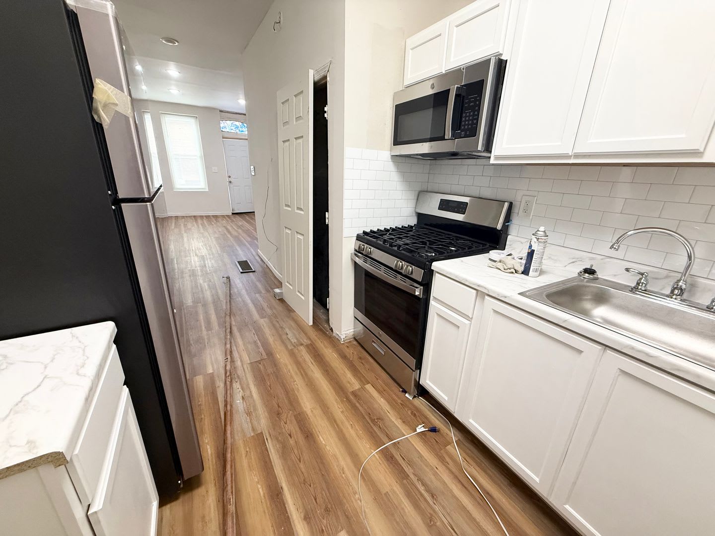 Stunning 2-Bed Townhome Near Temple University! Available NOW! – photo 1