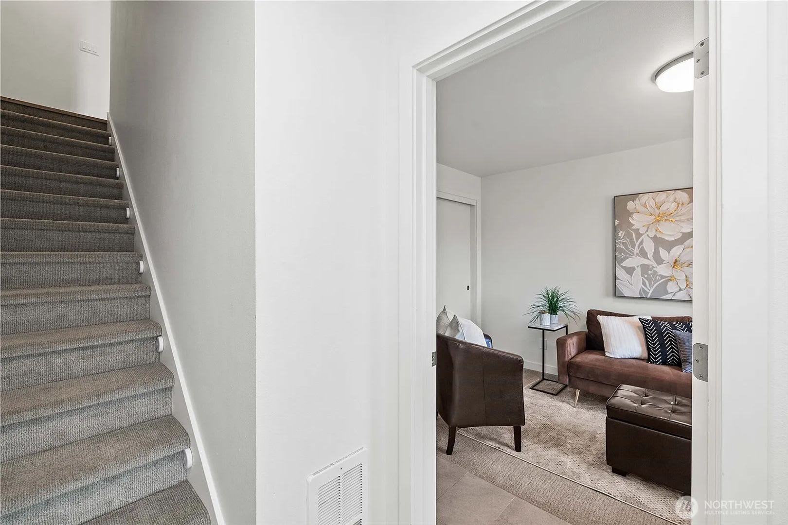 37230 Hemlock Ave SE – photo 2