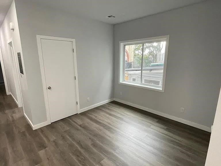 566 57TH ST – photo 4