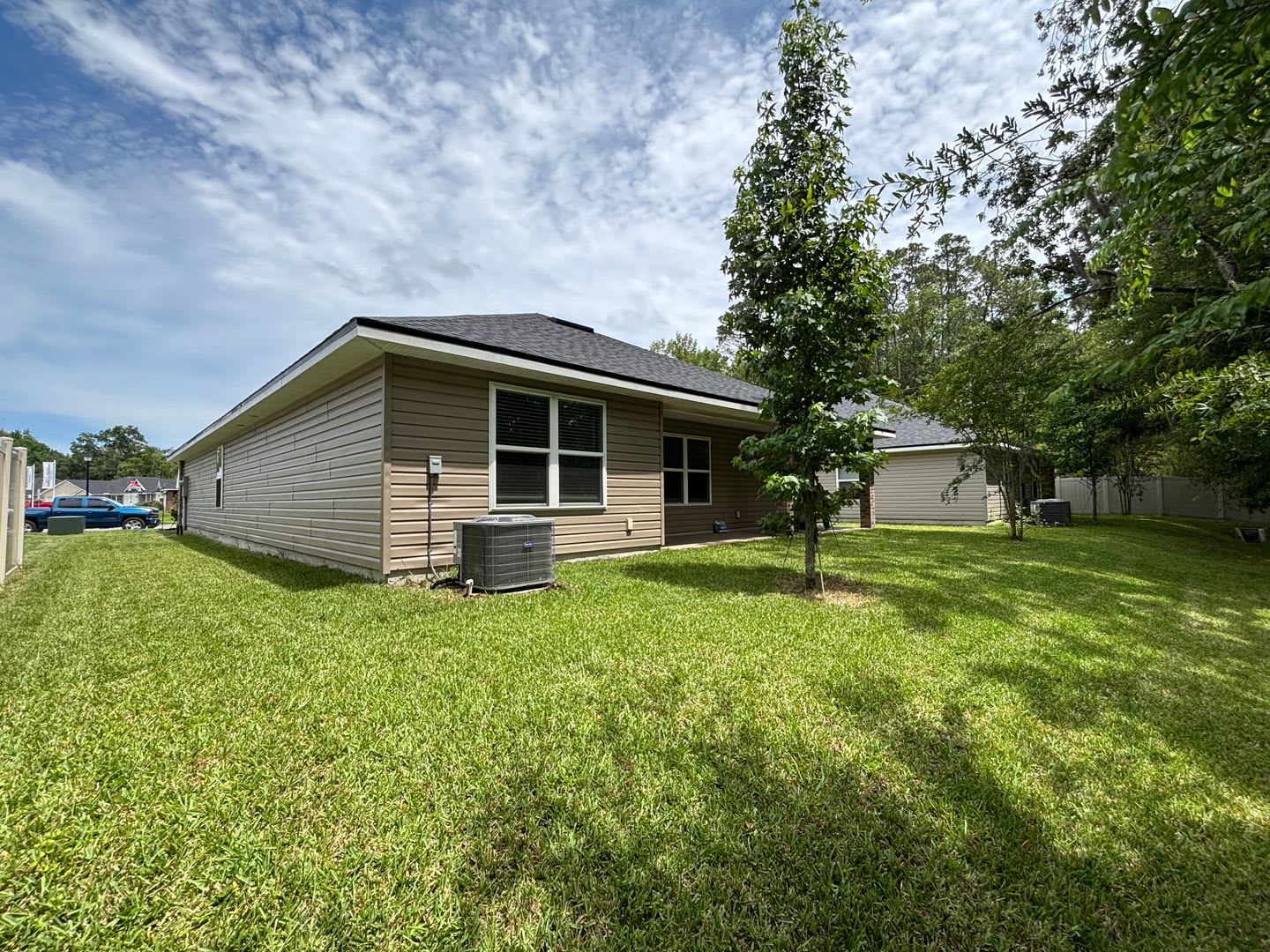 Beautiful 3/2 Located in 32219 priced to rent & won't last long! – photo 4