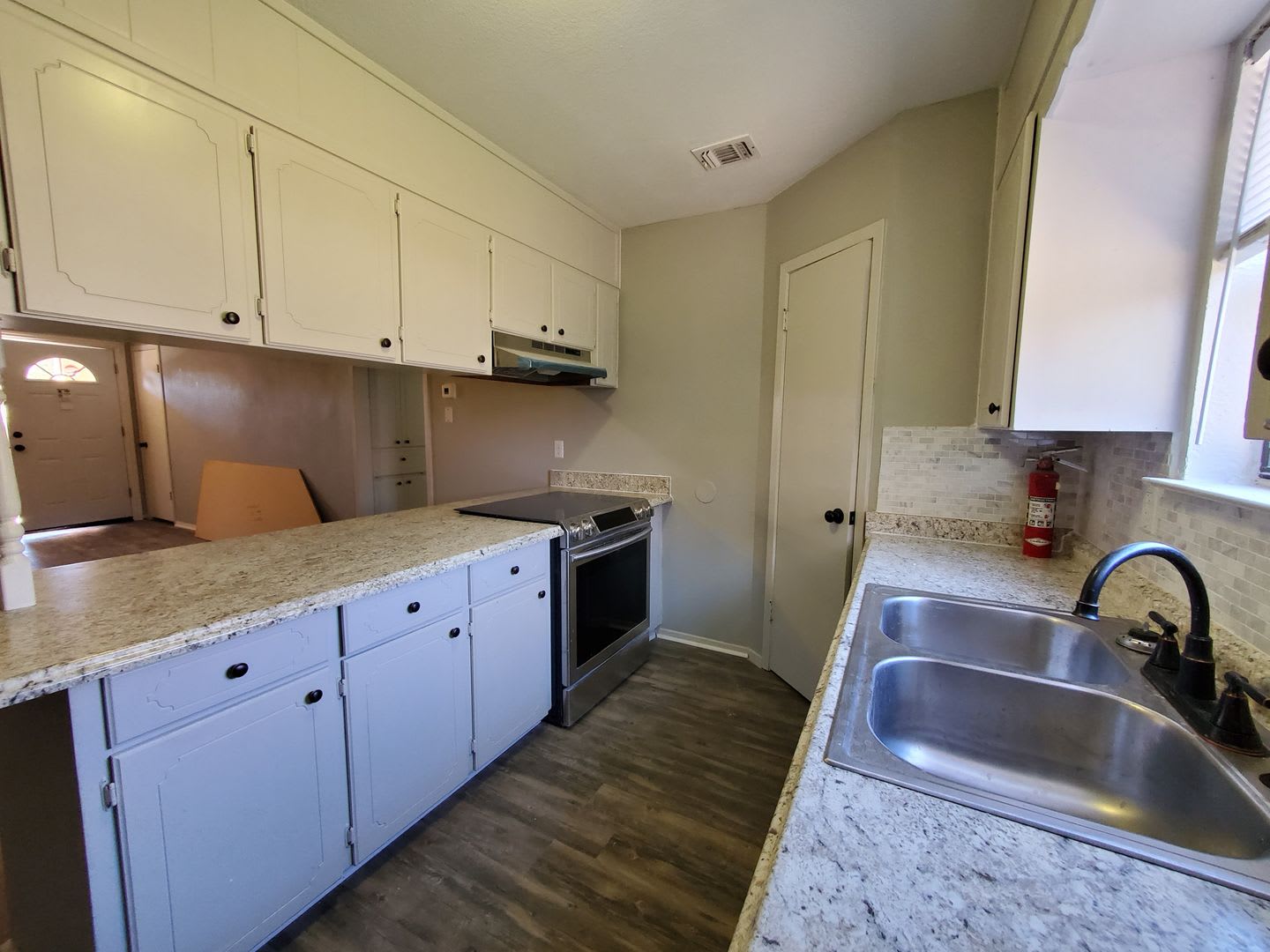 Remodeled 3 bedroom house close to everything on north side!! – photo 5
