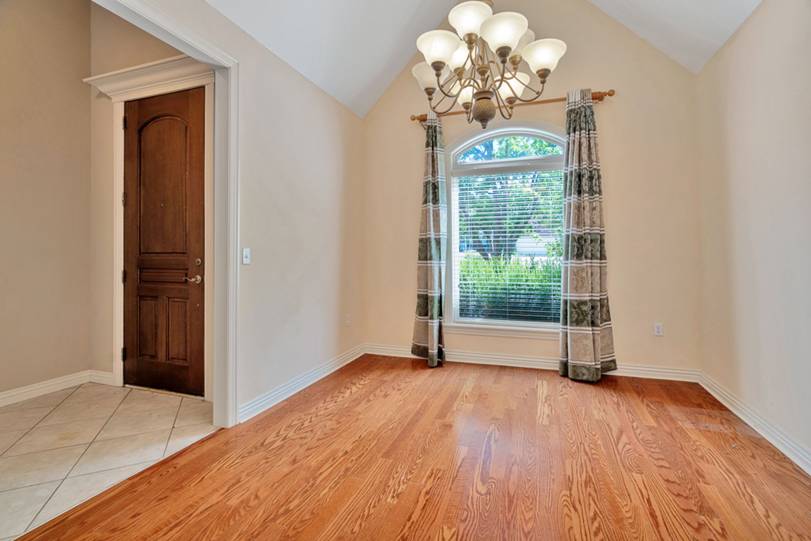 Beautiful 4Bd 2 5Bth Home Located In The Clabber Creek Subdivision – photo 4