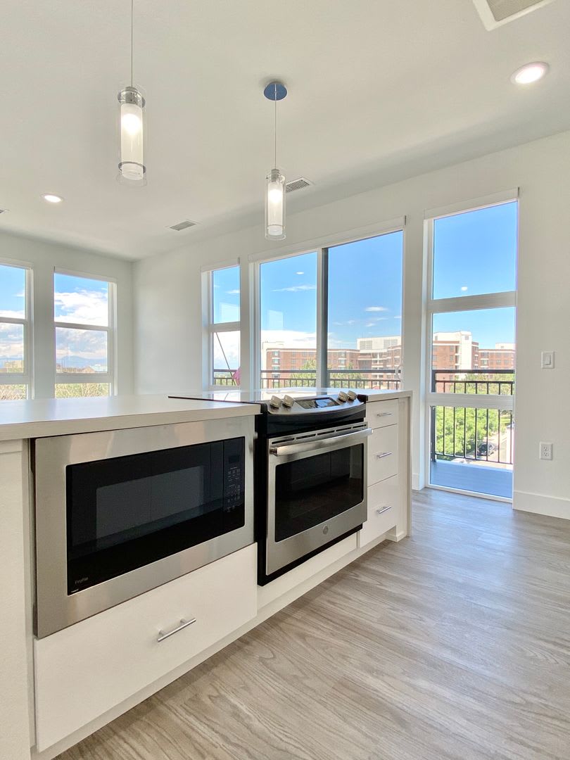 Luxury Top-Floor Condo with Stunning Mountain & City Views – photo 5