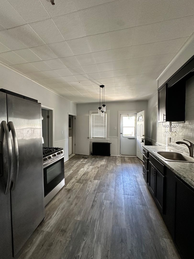 641 E Elm St – photo 2