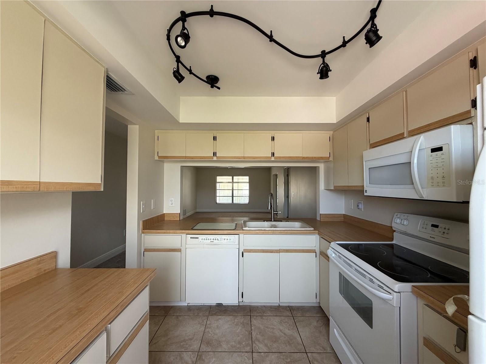 635 HARVEY Street – photo 5