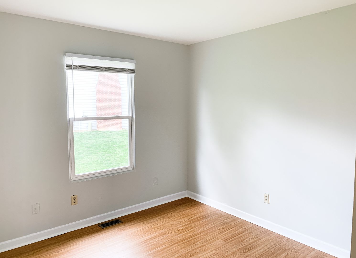 4 Bedroom 2.5 Bath Townhouse – photo 2