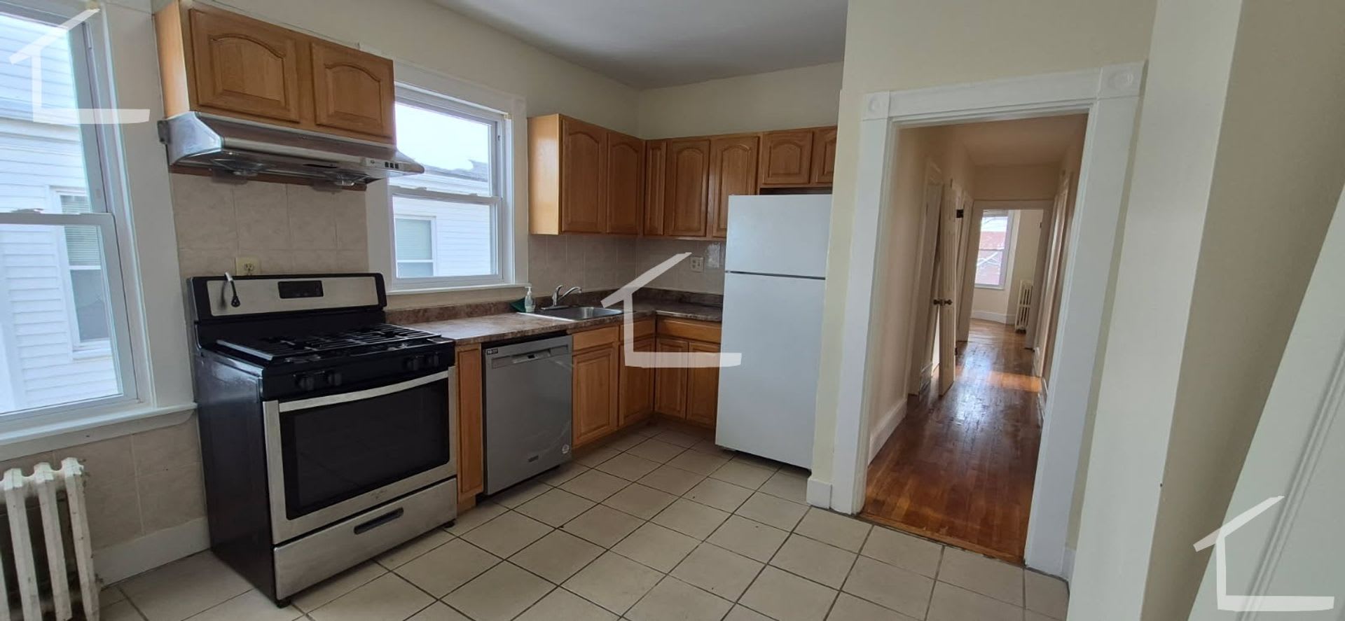 Great value! 4-bed, 1-bath in Brighton; No Broker Fee! – photo 2
