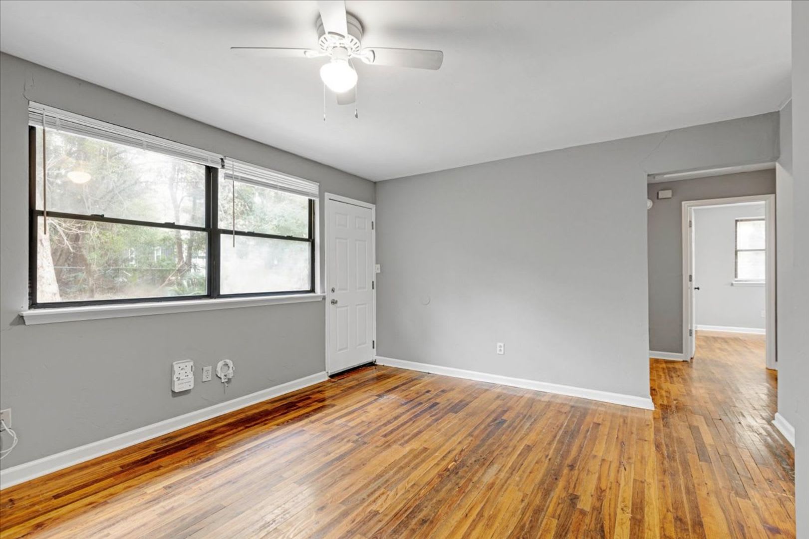3 bed 2 Bath house with fenced-in yard on Pepper dr! Available now! – photo 5