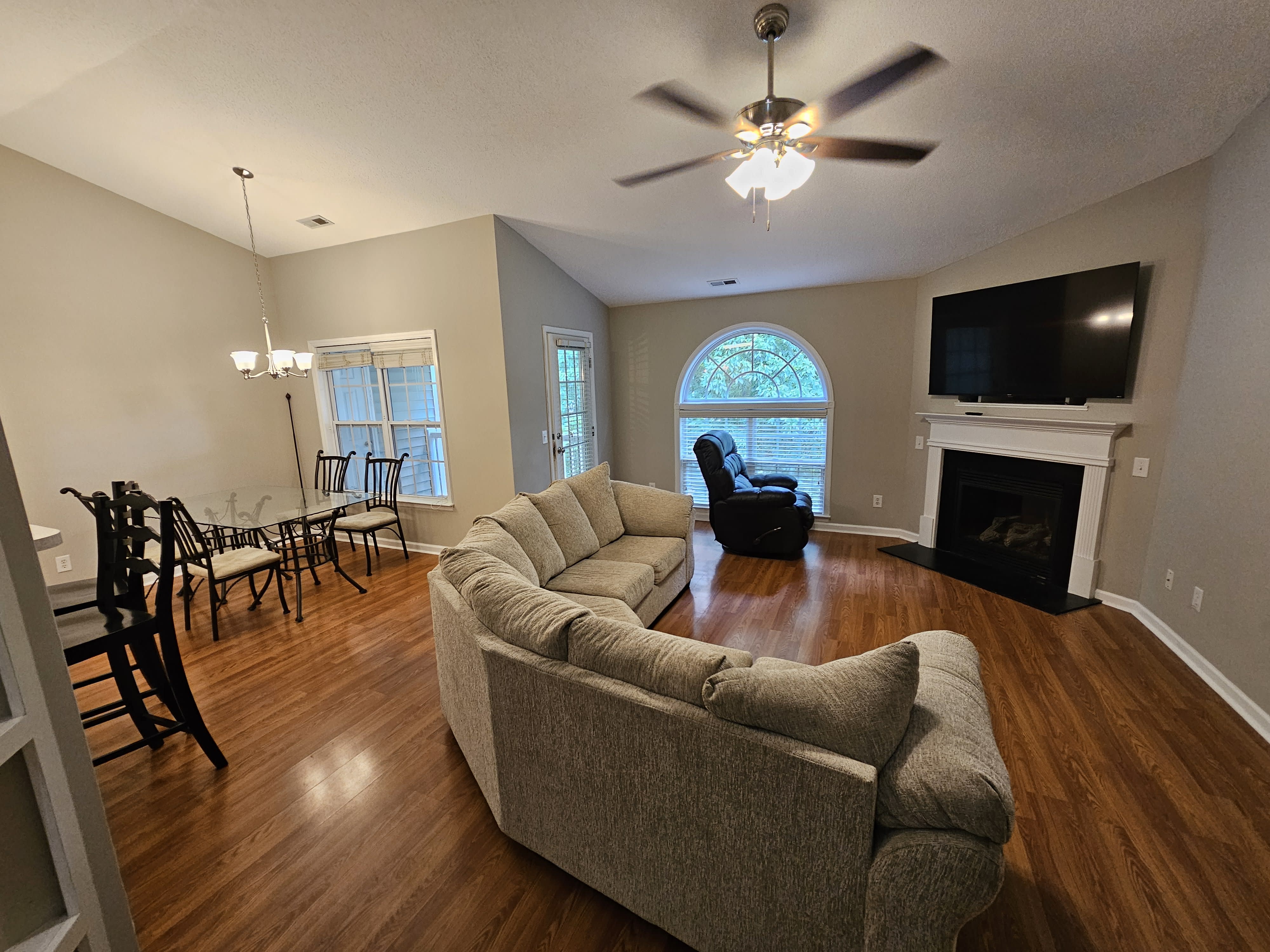 3483 Forestdale Dr Apt 3B – photo 3