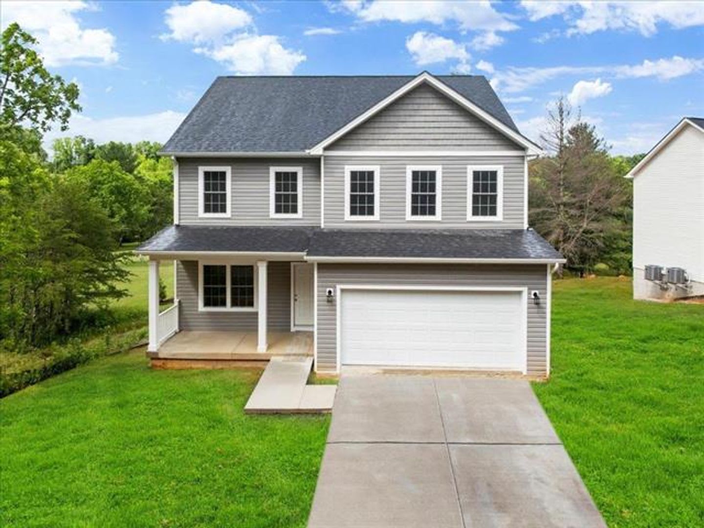5 BED 2.5 BATH HOME LOCATED IN BLACKSBURG – photo 1