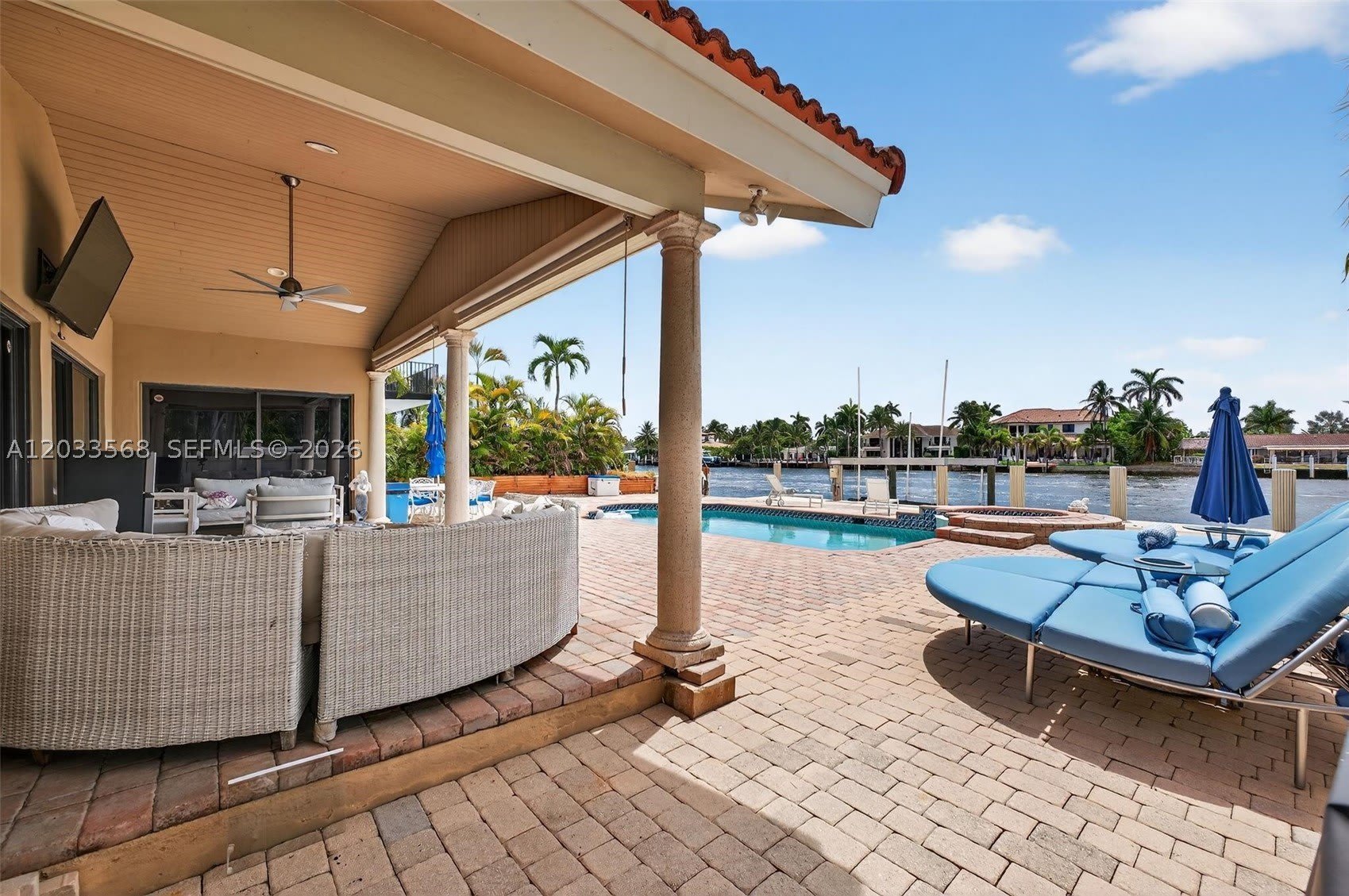 317 S Riverside Dr – photo 3