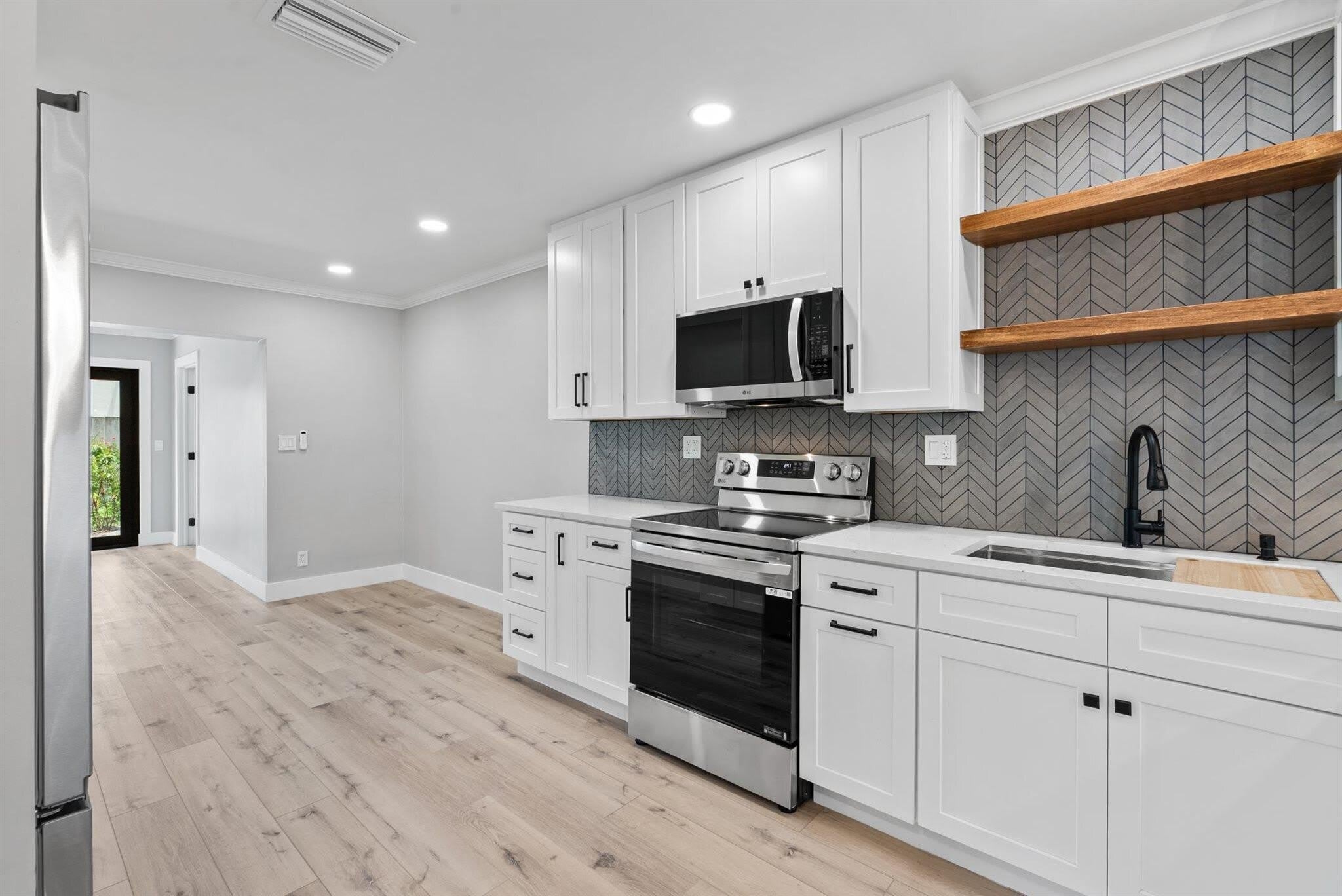 2600 Ne 5Th Avenue – photo 4