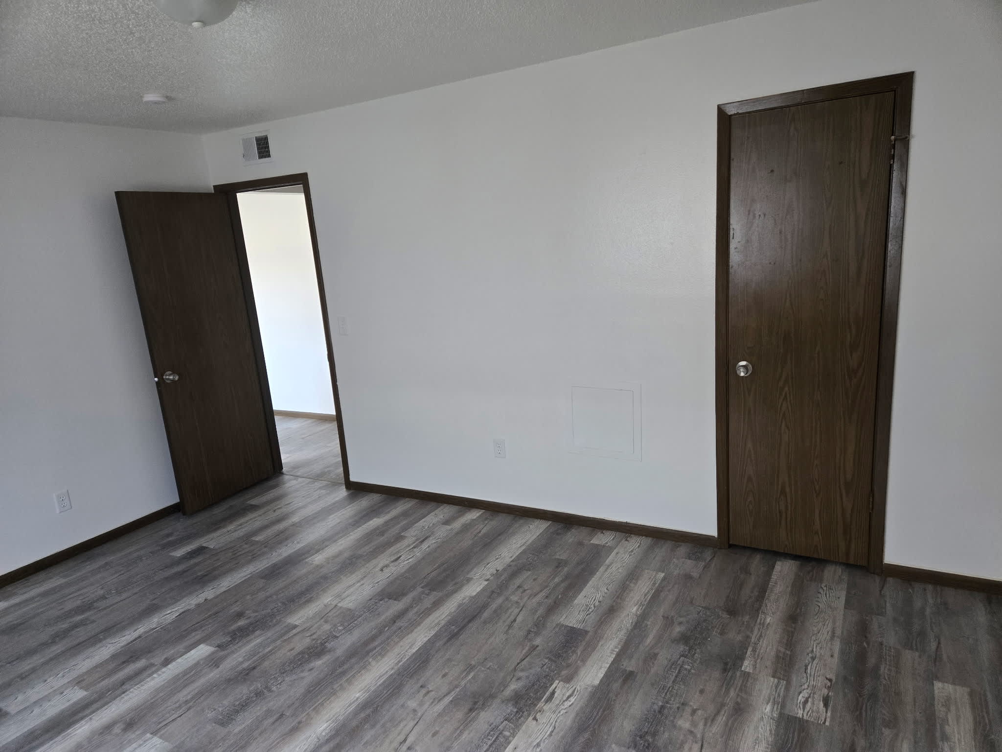 1229 Ravenwood Rd – photo 2