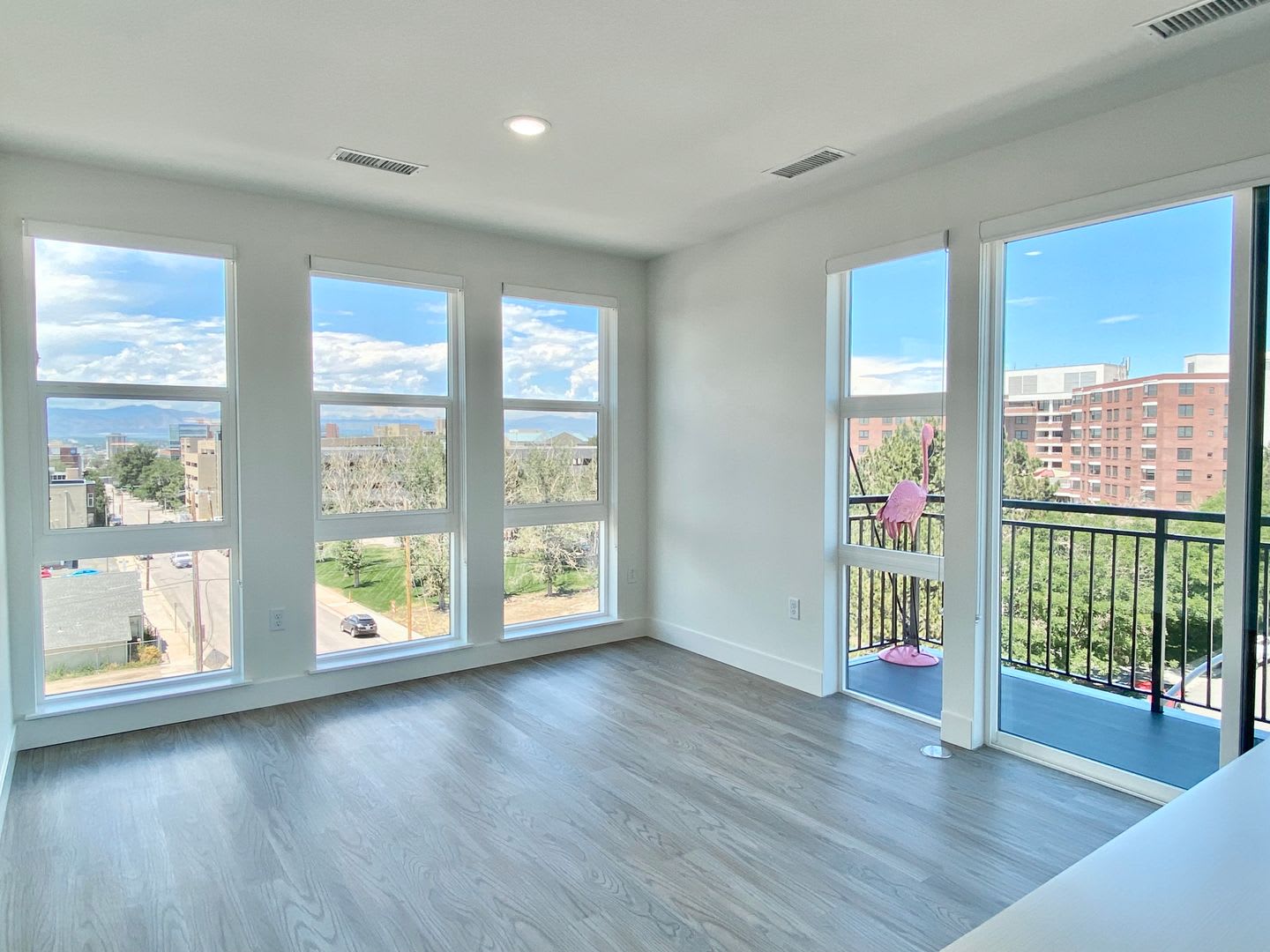Luxury Top-Floor Condo with Stunning Mountain & City Views – photo 3