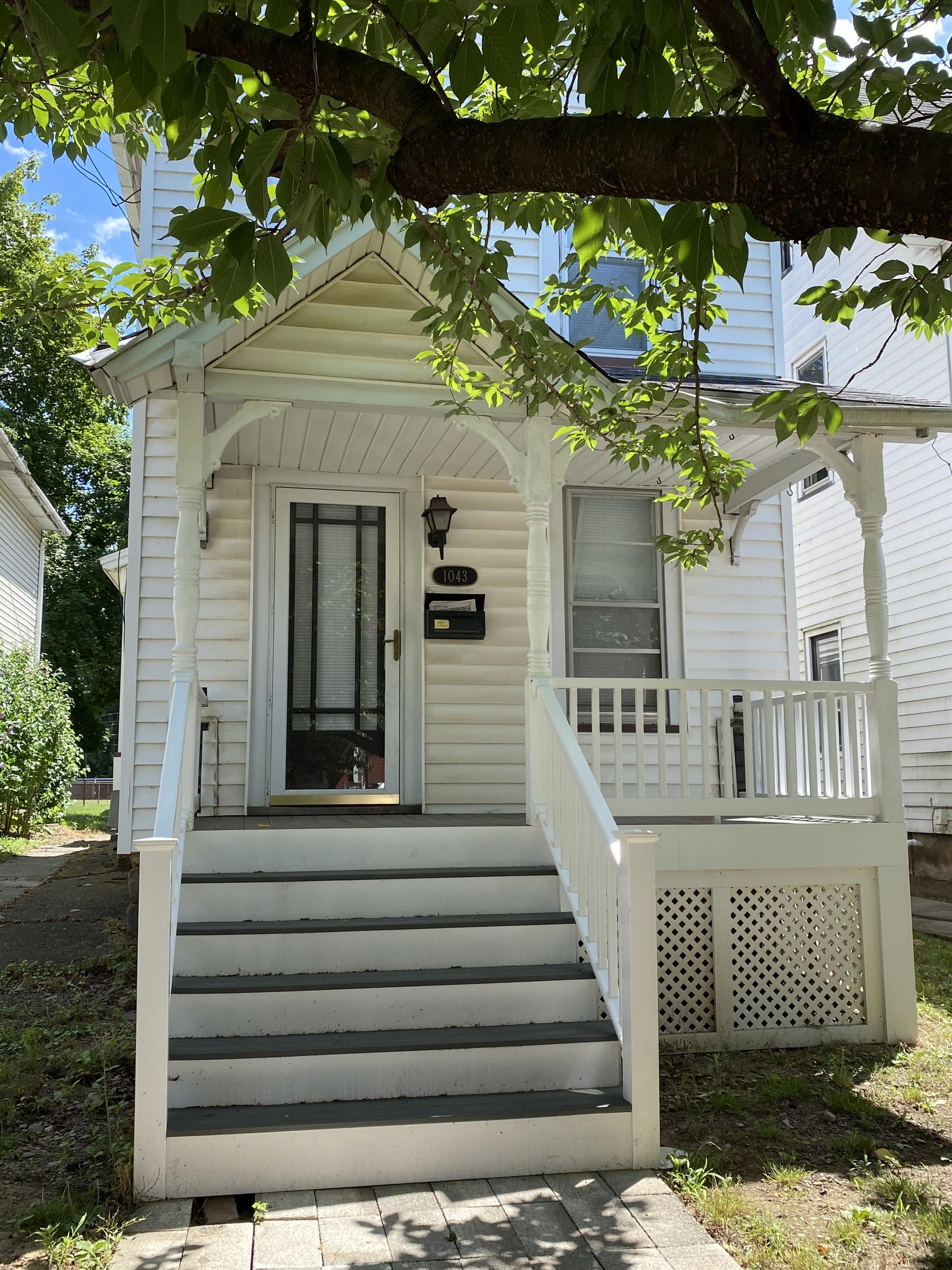 1043 Memorial Avenue – photo 1