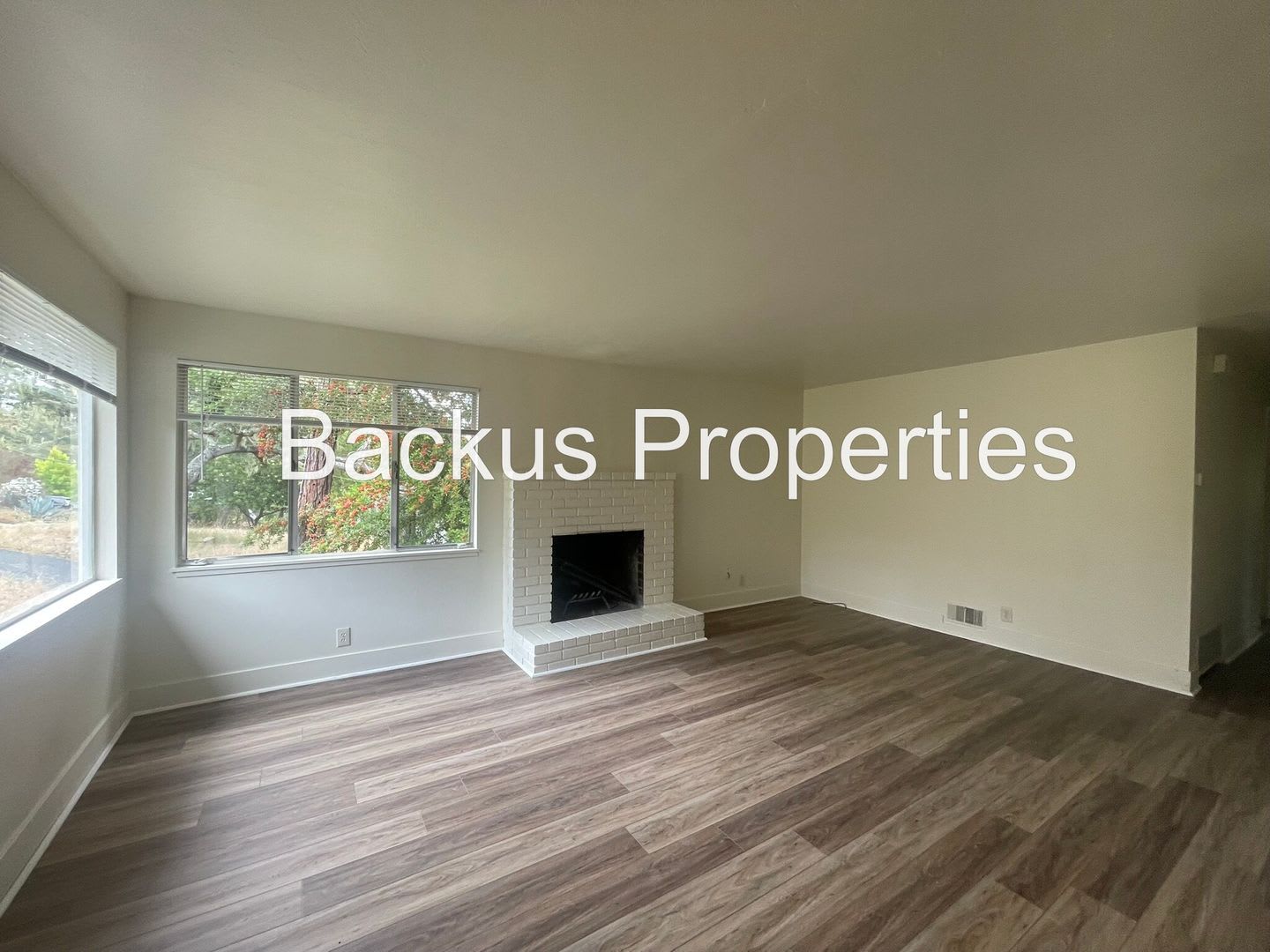 Large two-story home close to Del Monte Shopping Center in Monterey – photo 2