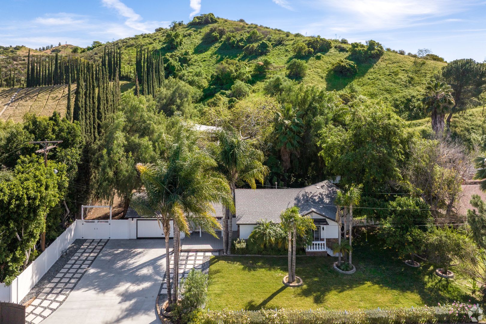 New Price 6 800 Month Furnished Shadow Hills Retreat With Utilities Included Exclusive Private Hill Access – photo 1