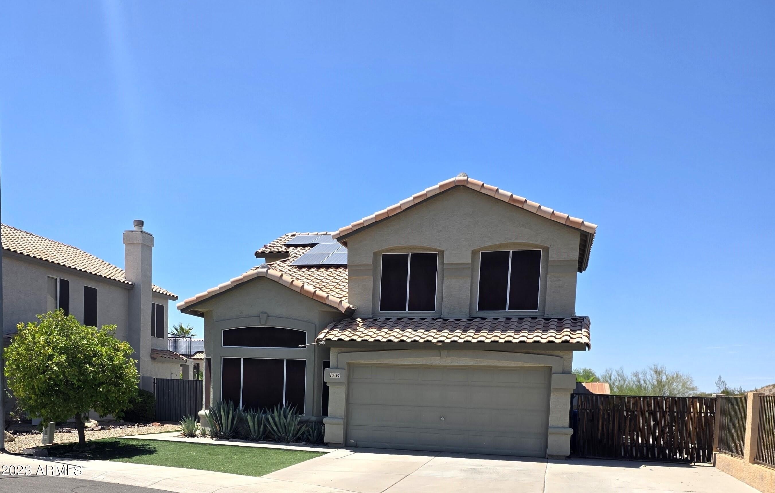 1734 E PONTIAC Drive – photo 1